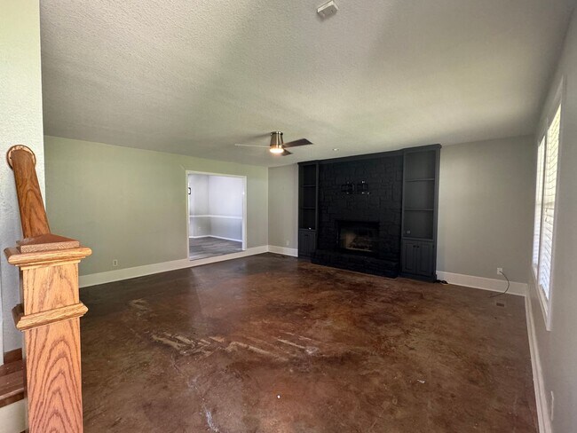 Foto del edificio - 4 Bedroom 2.5 Spacious House In Fianna Hills