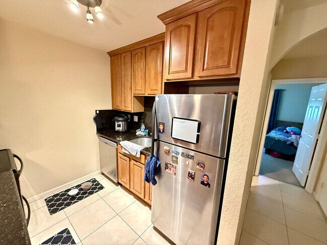 Foto del edificio - CENTRALLY LOCATED RENOVATED 1 BED 1 BATH C...