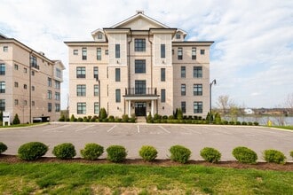 Building Photo - 1024 Club View Dr
