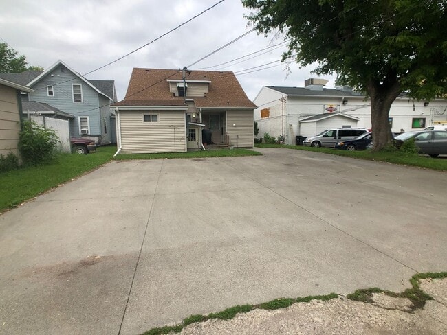 Building Photo - Darin Johnson Triplex