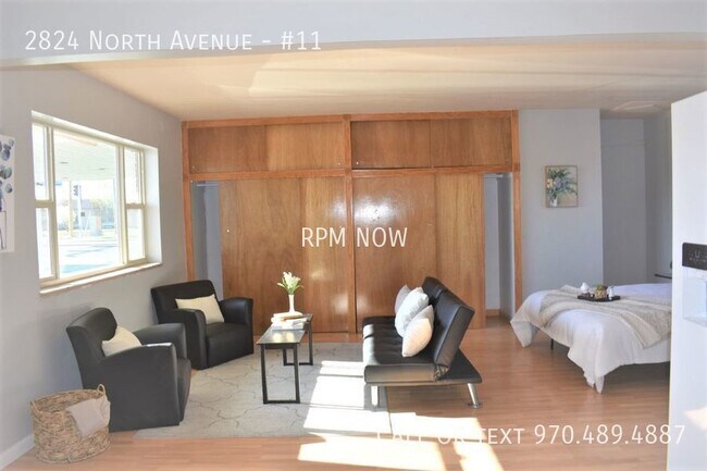Foto del edificio - Chic Open-Concept Studio with Designer Kit...