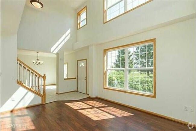 Building Photo - 3923 NE Gardenia Ln