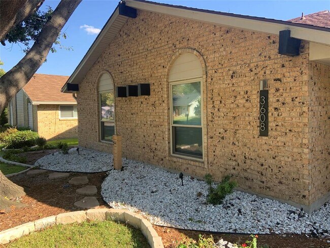 Building Photo - 3608 Claymore Dr