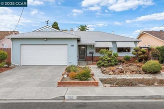 Building Photo - 987 Vía Bregani