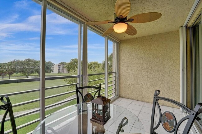 Building Photo - 1911 Sabal Palm Dr