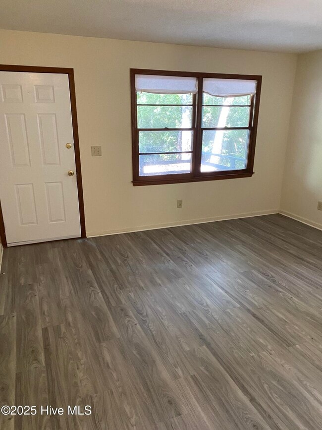 Foto del edificio - 3145 Caswell St