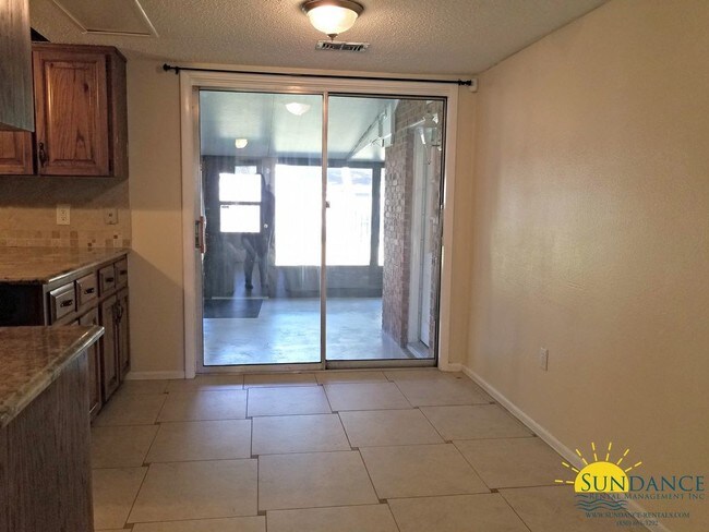 Building Photo - Gorgeous 5 Bedroom Home in Fort Walton Beach