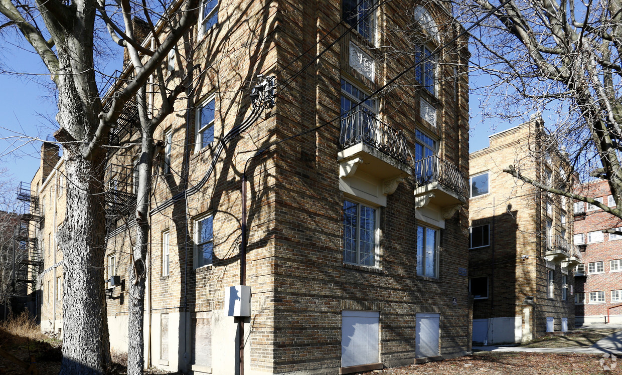 Building Photo - Cross Park Apartments