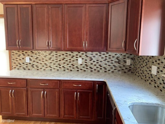 Building Photo - 3 br, 1 bath  - 355 Broadway # 2