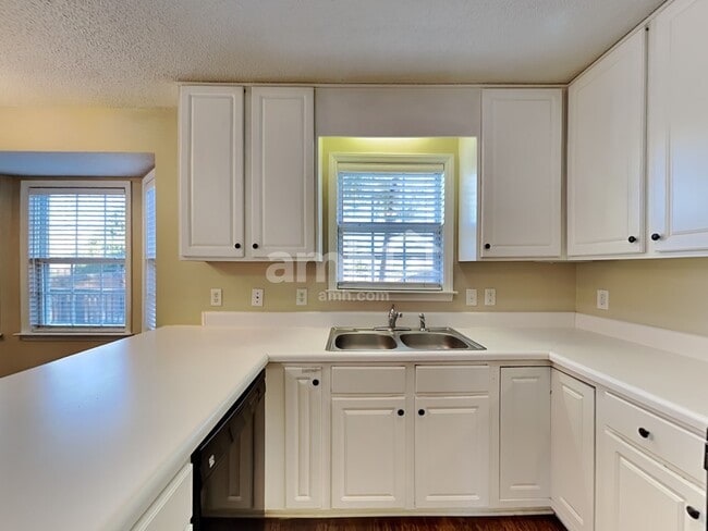 Building Photo - 6425 Silver Spring Ct