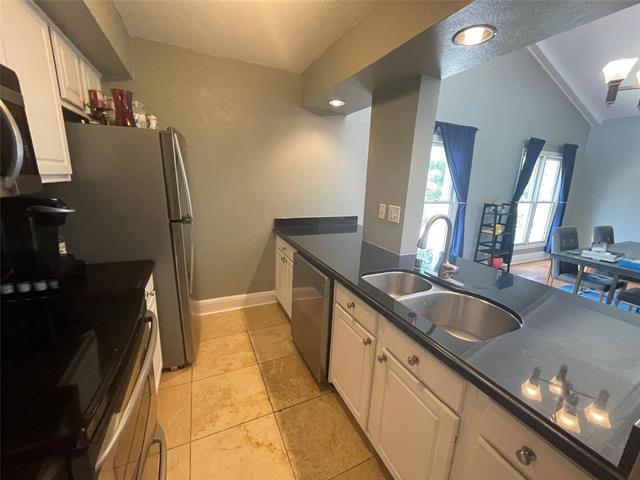 Foto del edificio - 5912 Sandhurst Ln