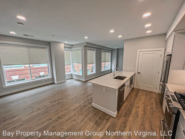 Building Photo - 1 br, 1 bath House - 635 Slaters Ln. #210