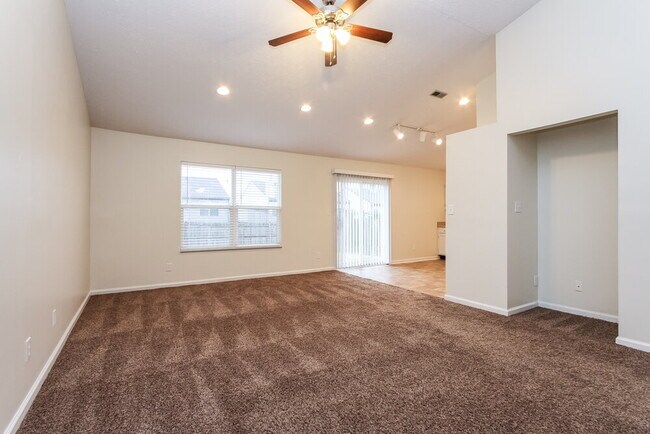 Foto del edificio - 5309 Waterton Lakes Dr