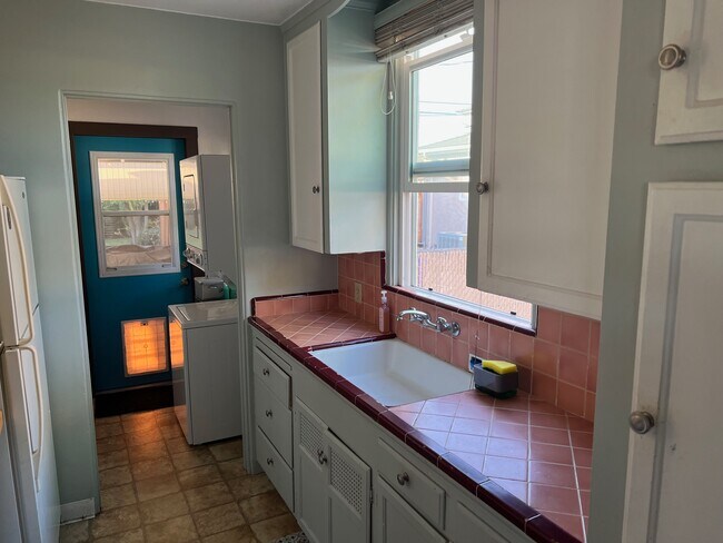 Foto del edificio - 4766 Aragon Dr