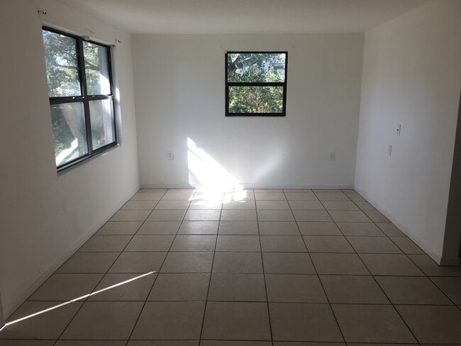 Building Photo - 1270 N Sparkman Ave
