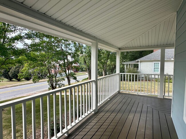 Building Photo - Gorgeous 2 BR 2 BA home in downtown Newnan!