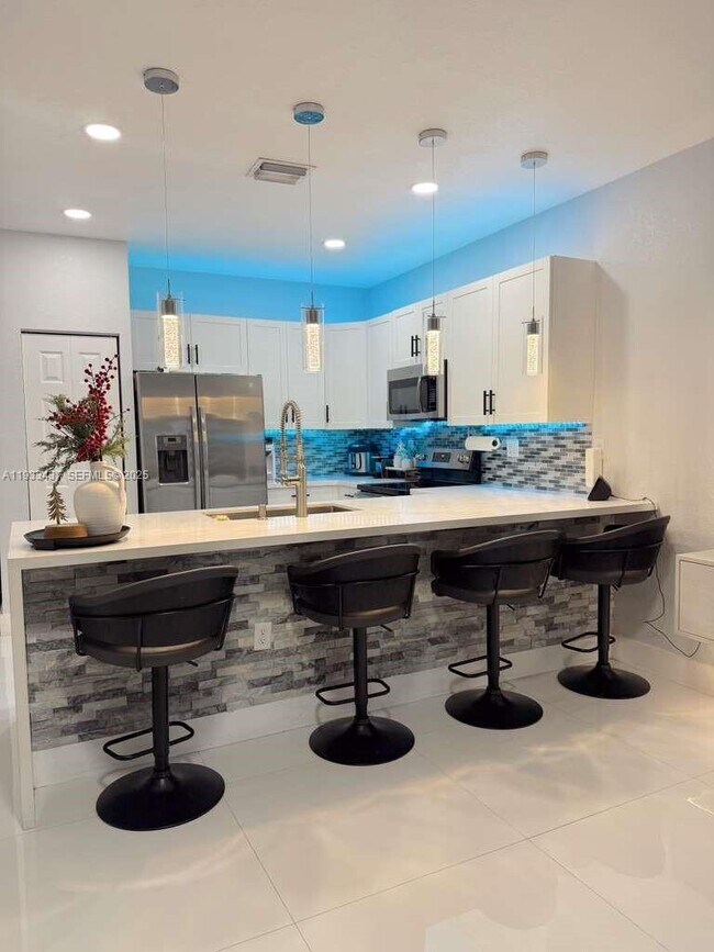 Foto del edificio - 10598 West 33rd Ct