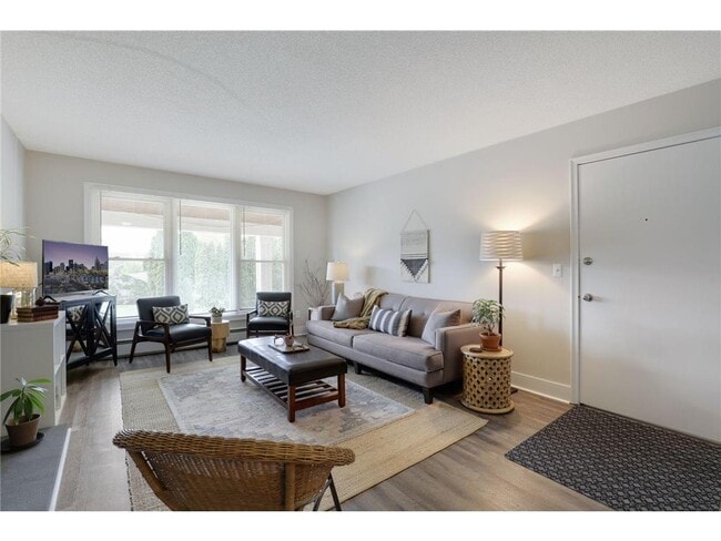 Building Photo - 4000 Mavelle Dr