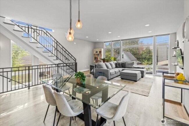 Foto del edificio - 3 bedroom in Seattle WA 98108