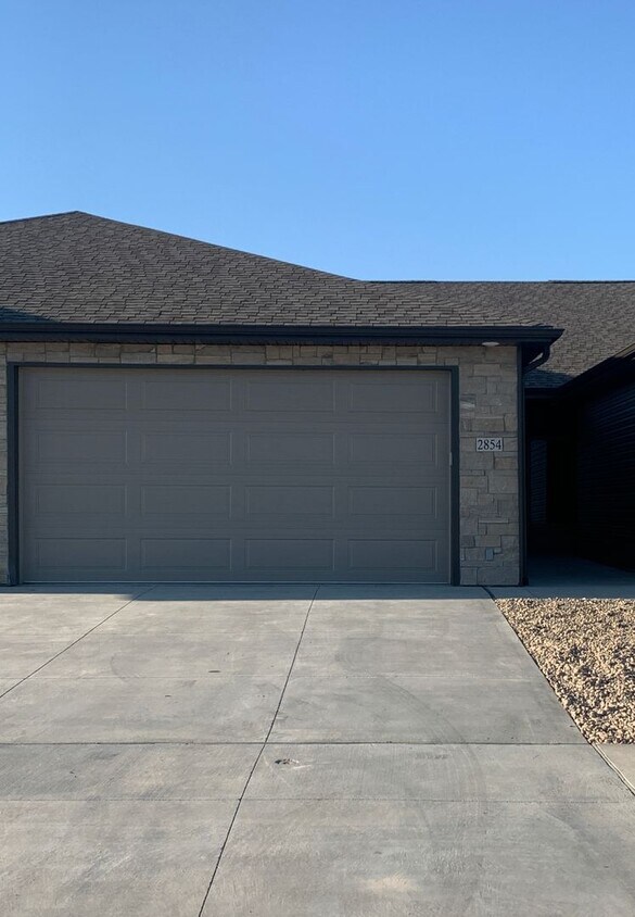 Primary Photo - Zero entry ranch townhome with 2 stall gar...
