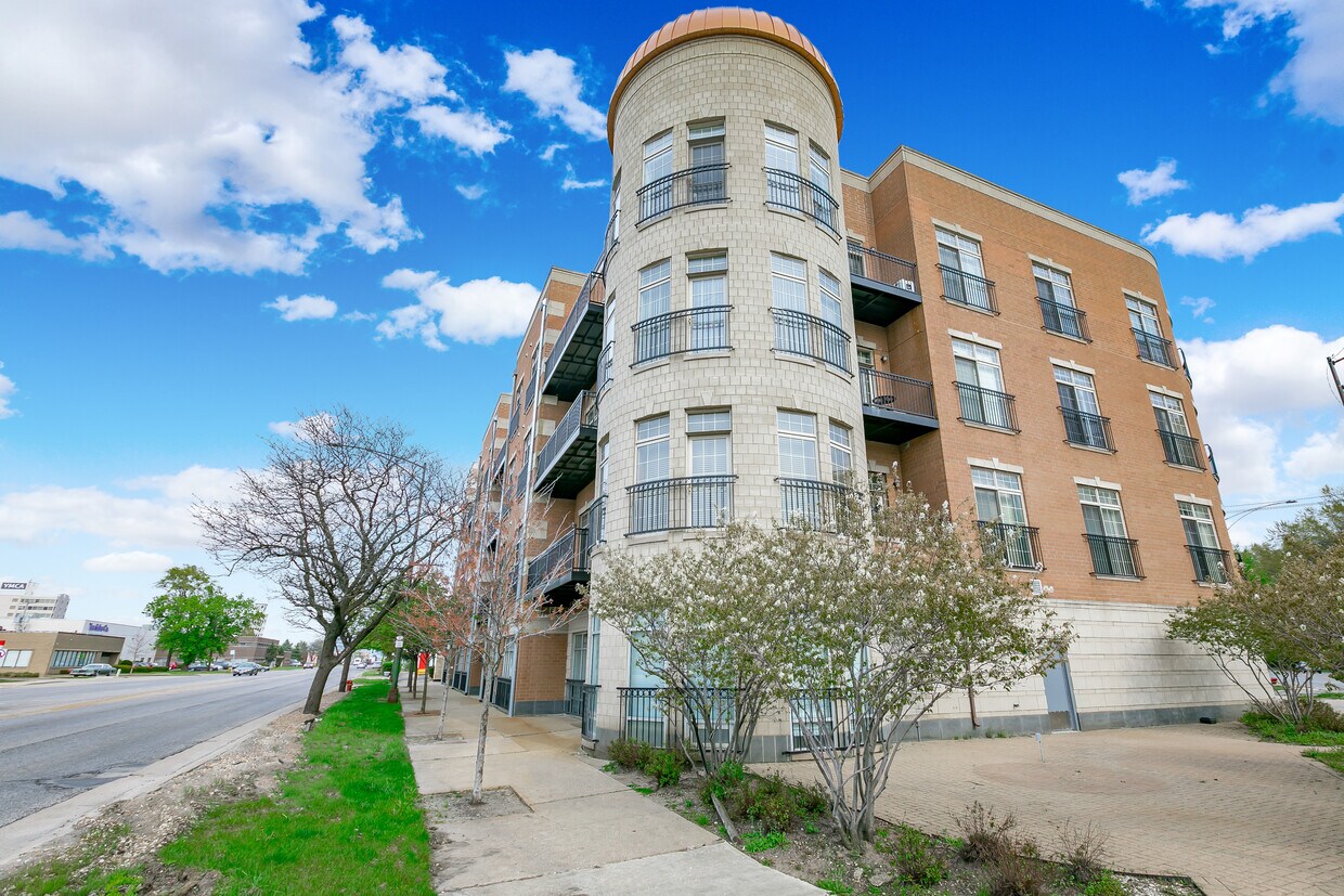 Foto principal - 6425 W Touhy Ave