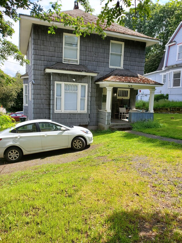 Primary Photo - 513 E Ivy St