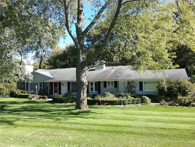 Foto del edificio - 4325 Pine Tree Trail