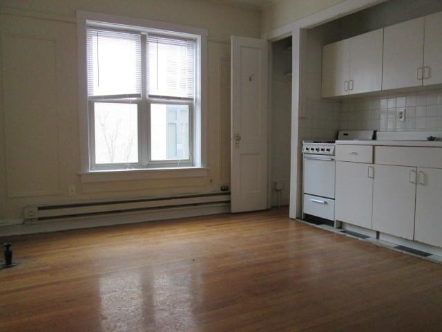 Building Photo - 427 W Belden Ave