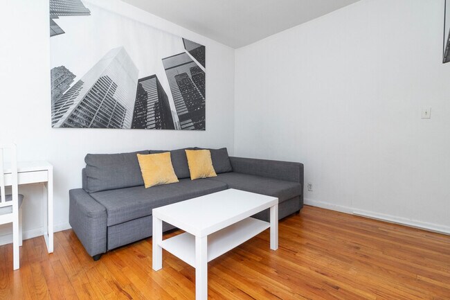 Foto del edificio - 315-317 East 95th Street-ID1032046P