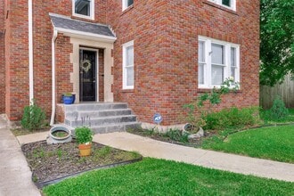 Building Photo - 2208 Blodgett St