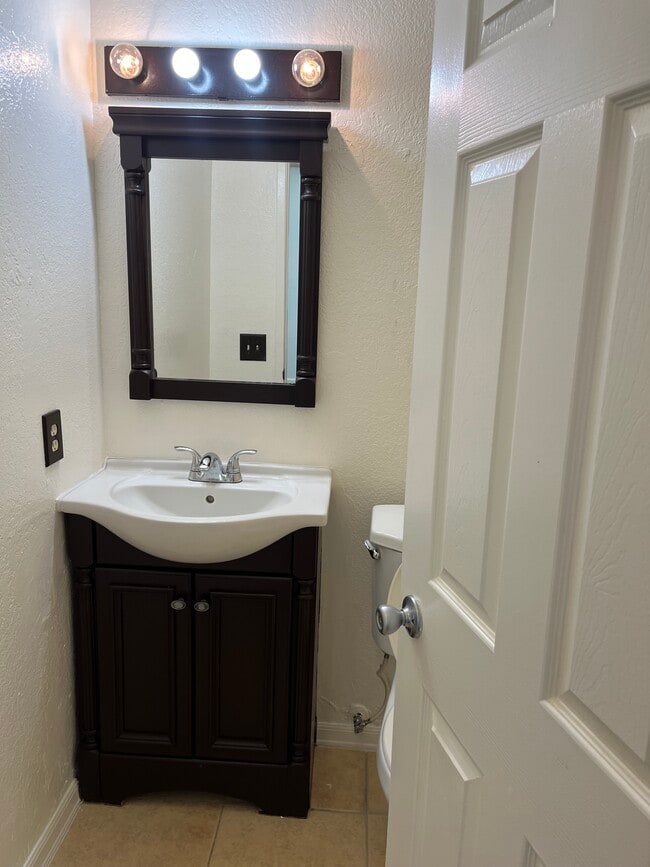 Foto del edificio - 8531 Jacaranda Ave