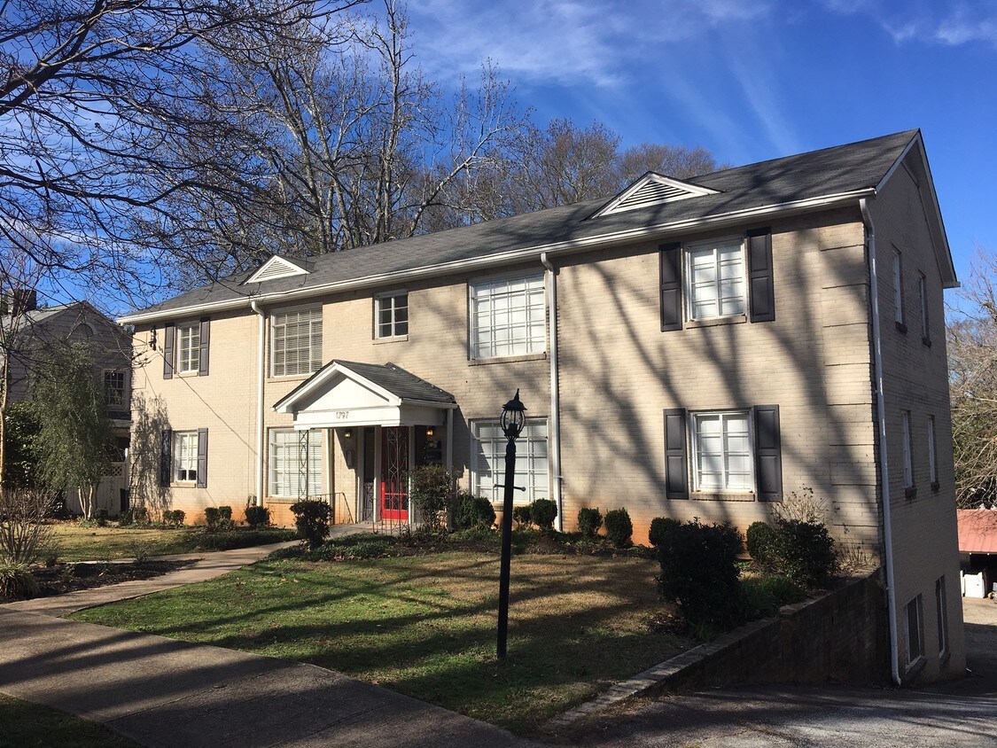 1797 W Rugby Ave Unit 02, Atlanta, GA 30337 Room for Rent in Atlanta