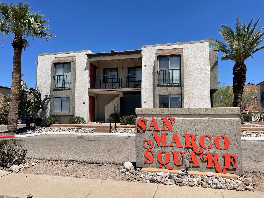 Lovely 2 Bedroom 1 Bath with Fireplace! - Lovely 2 Bedroom 1  Bath with Fireplace!
