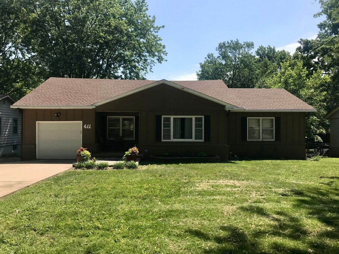 Foto principal - 411 SE Corder St