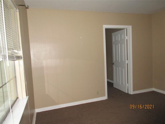 Foto del edificio - 10426 Castleton St