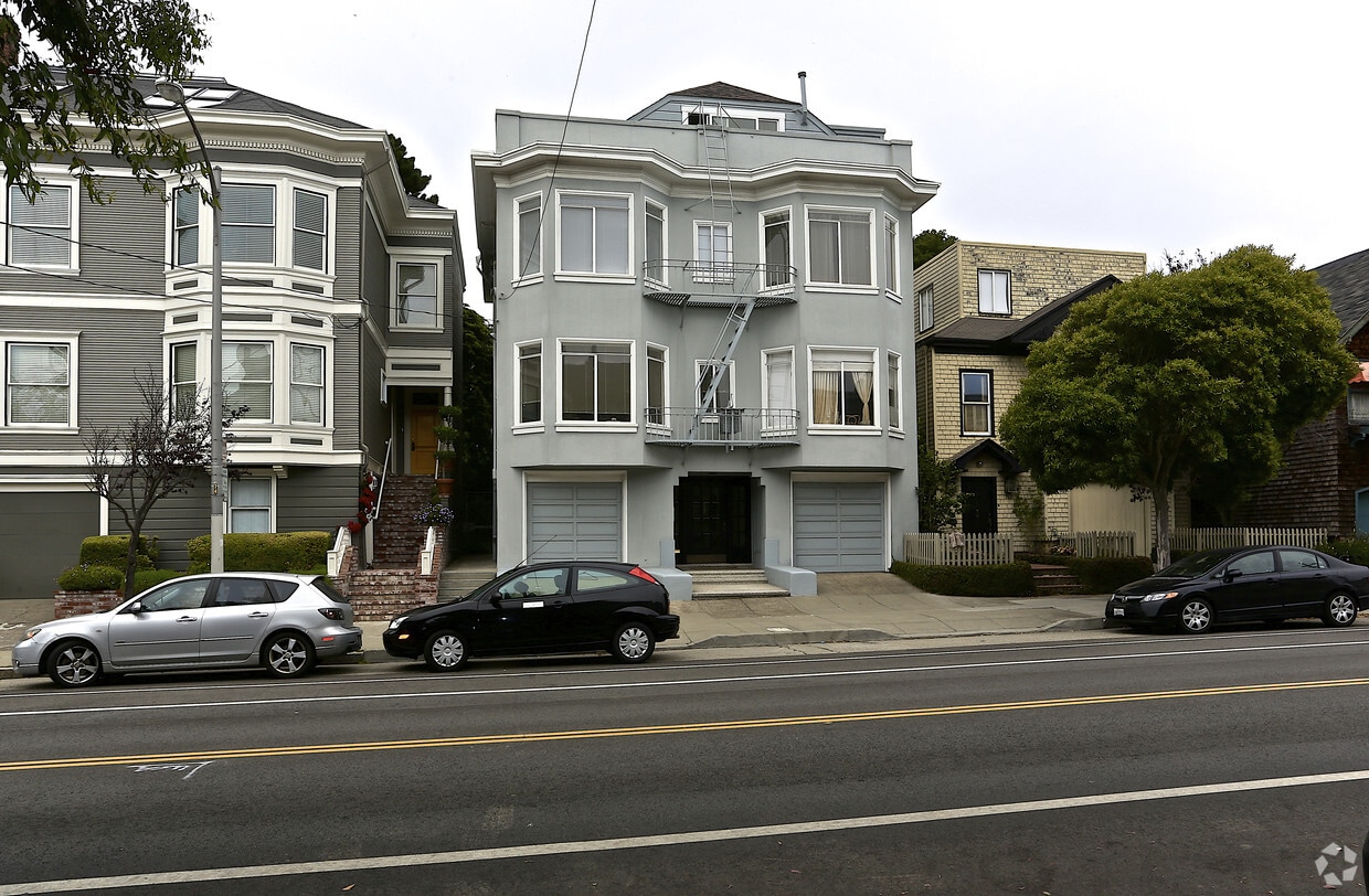 Building Photo - 720 Lake St