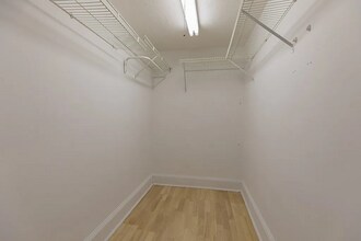 Building Photo - 56 Park Vale Ave