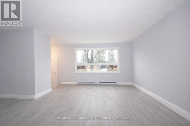 Photo du bâtiment - 24A SPRINGBROOK DRIVE