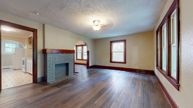 Foto del edificio - Large house near the park, close to Ontario