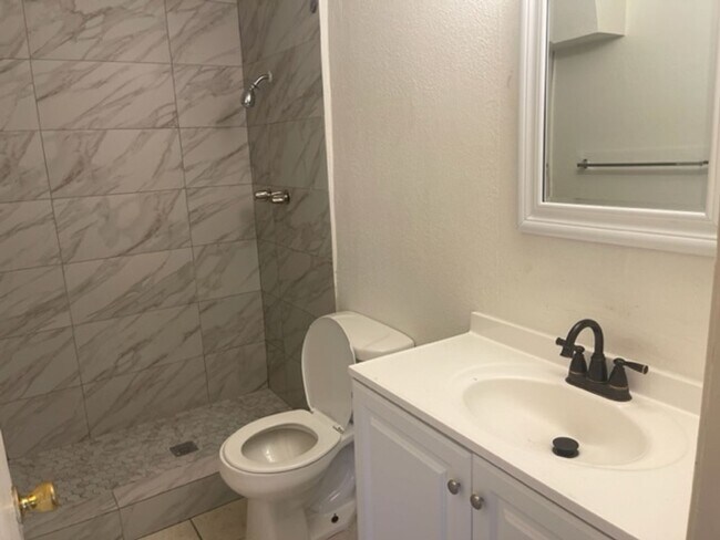 Foto del edificio - 5 bedroom