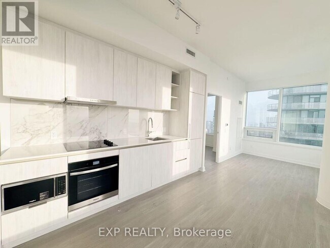 Building Photo - 8 Wellesley St W