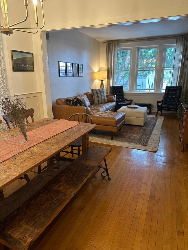 Photo - 2333 S Hoyne Ave Apartment