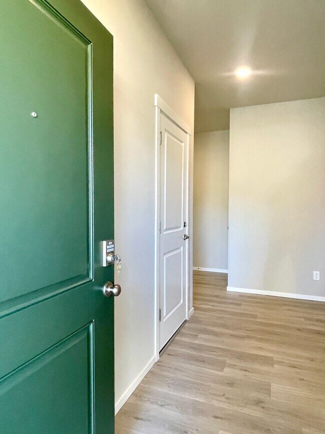 Building Photo - Stunning views and Quality Newer Construct...