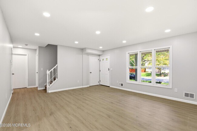 Foto del edificio - 1006 Morris Ave