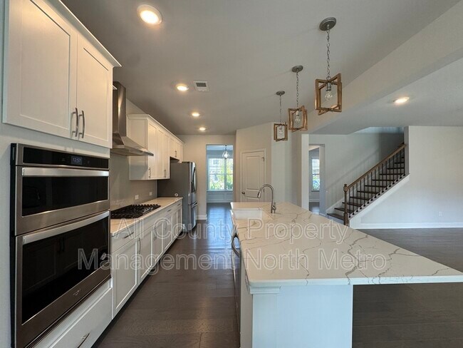 Foto del edificio - 7870 Tiberon Pkwy