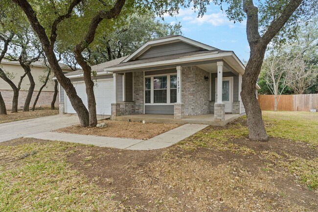Building Photo - Charming 3-Bedroom Home in Carriage Hills ...