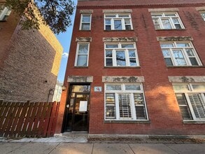 Building Photo - 1456 N Kedzie Ave