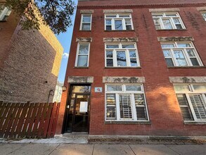 Building Photo - 3211 W Le Moyne St