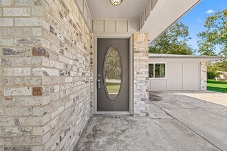 Building Photo - 1611 Drexel Dr