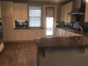 Building Photo - 350 Mt Rose St